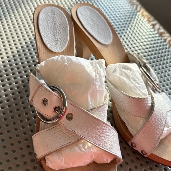 BURBERRY WHITE LEATHER MULES - Picture 3 of 8